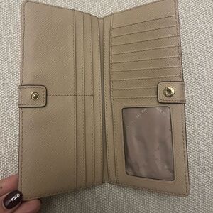 Michael kors bifold wallet bone color